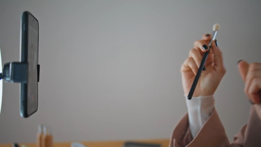 Beauty in Motion: How Digital Tutorials Changed the Way Women Build Makeup Routines