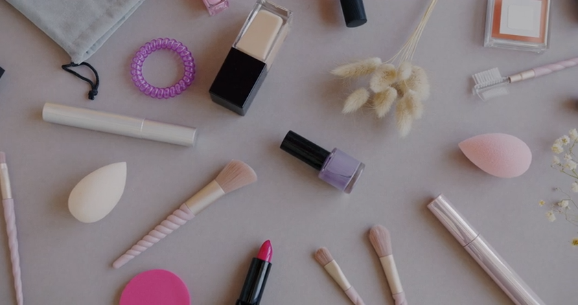 The Everyday Beauty Flat Lay: How to Build a Simple Routine That Still Feels Luxurious